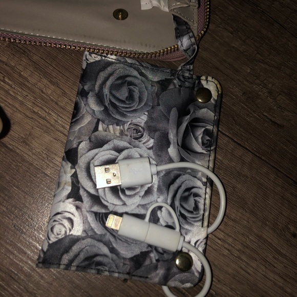 Pink wristlet wallet with charging box! - Picture 3 of 3